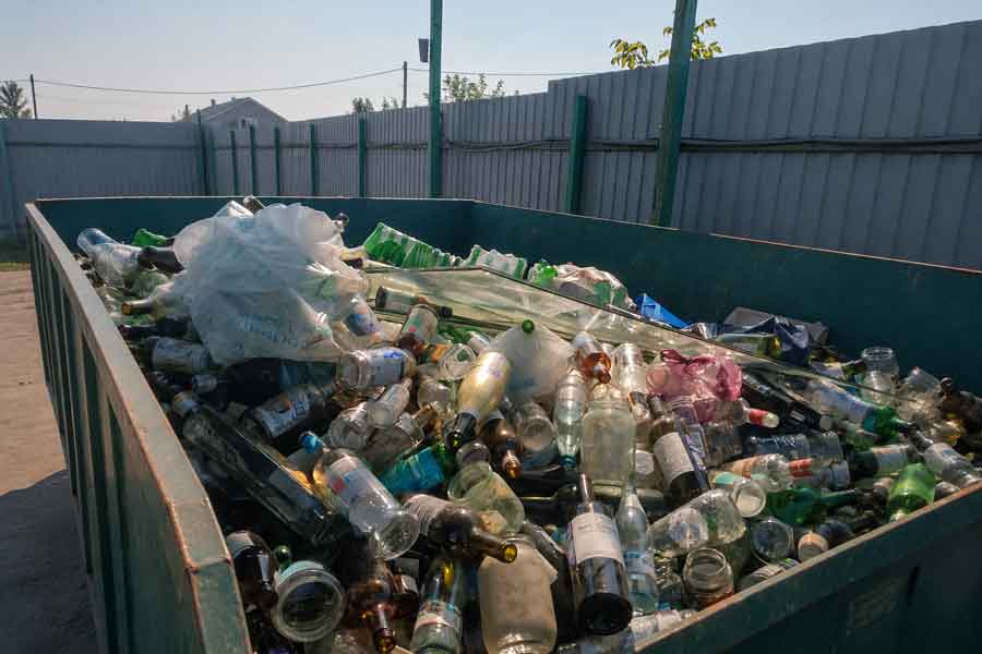 Биг-бэги со стеклянной крошкой на производственном объекте перед вывозом в Подмосковье